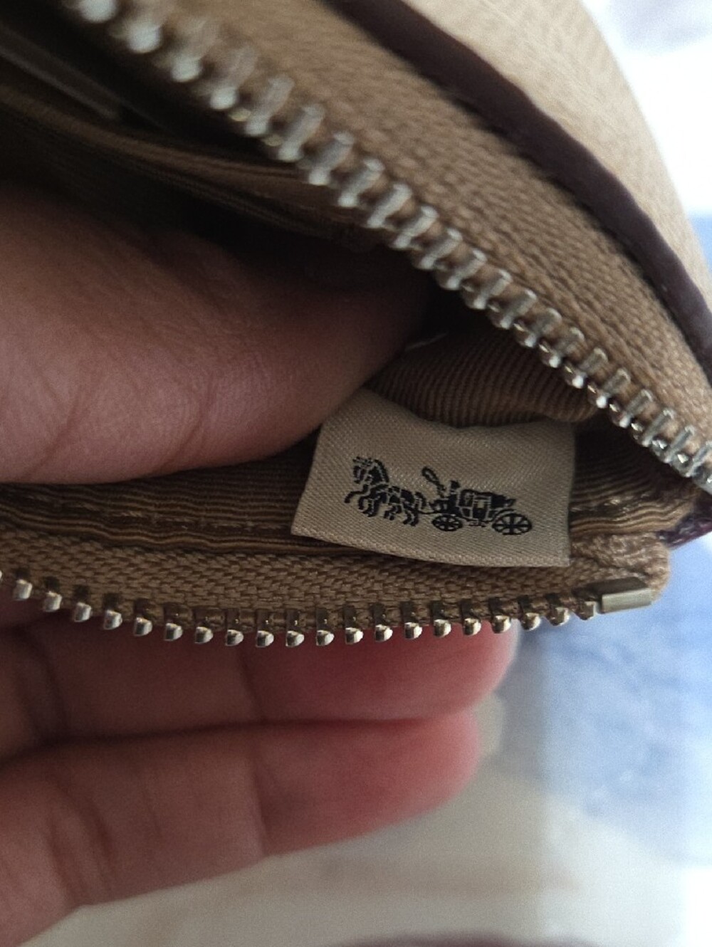 NWT Coach Beige/Tan Signature Wristlet Clutch - Picture 6 of 11